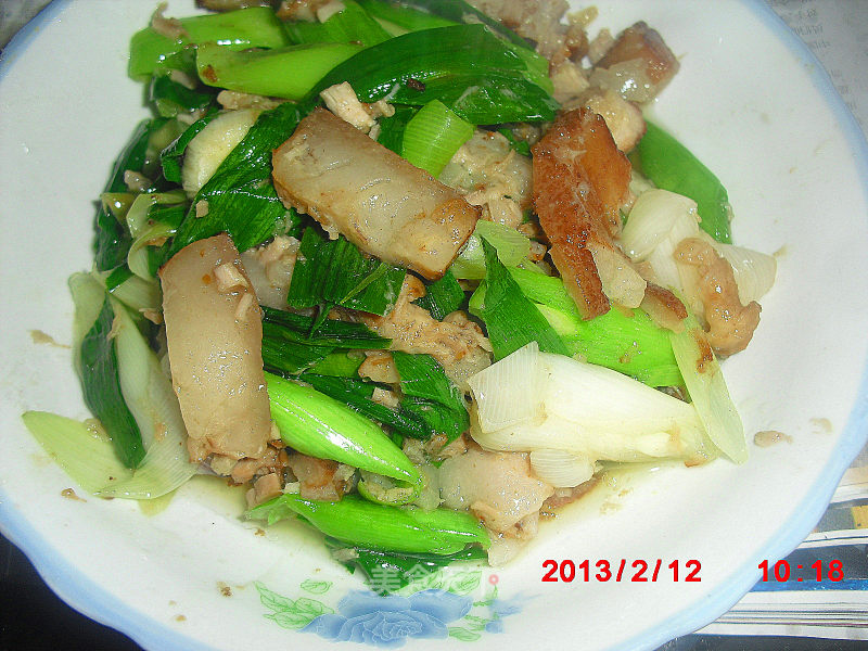 Stir-fried Pork with Garlic Sprouts recipe