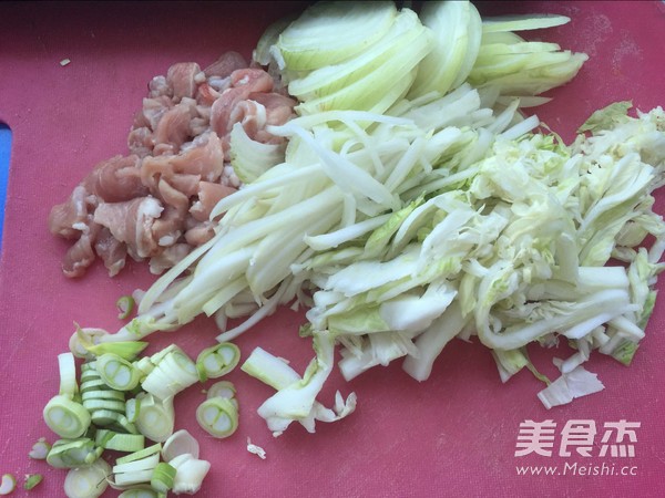 Fried Noodles with Onion, Cabbage and Shredded Pork recipe