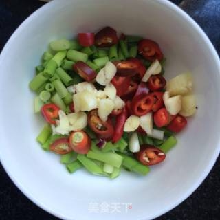 Stir-fried Loofah with White Jade Mushroom recipe