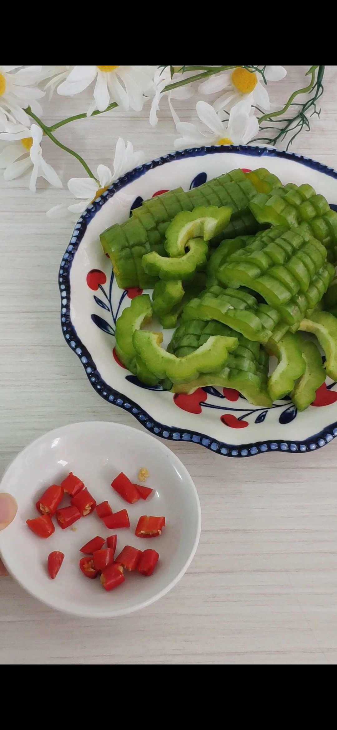 Spicy Fried Bitter Gourd, Crispy Taste, Spicy and Served with Rice recipe