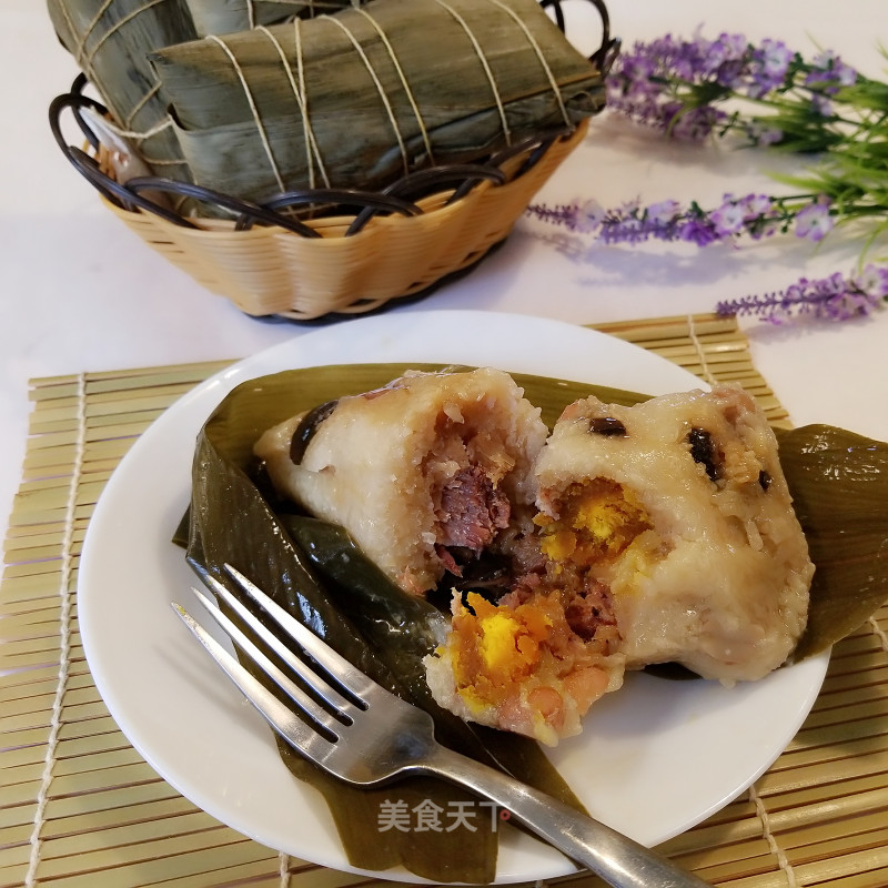 Cantonese Style Egg Yolk and Mushroom Meat Dumplings recipe