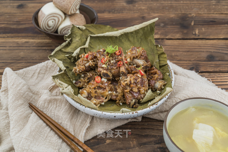 Steamed Ribs with Lotus Leaf and Glutinous Rice