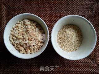 Hot Noodles with Sesame Paste recipe