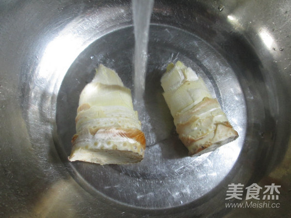Winter Bamboo Shoots and Keel Soup with Pickled Vegetables recipe