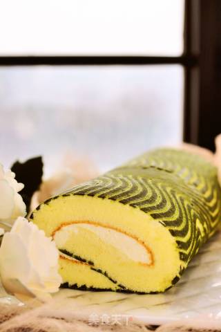 Wavy Matcha Cake Roll recipe