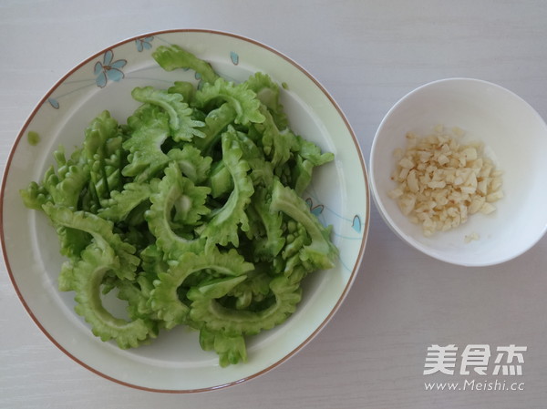 Bitter Melon Mixed with Garlic Oil recipe