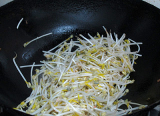 Post-holiday Intestine Cleaning and Fire-removing Side Dishes-stir-fried Chives with Mung Bean Sprouts recipe