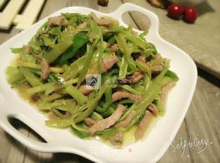 Stir-fried Shredded Pork with Water Spinach recipe