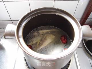 Deciphering Tip of The Tongue 2-red Dates, Crucian Carp and Papaya Soup recipe