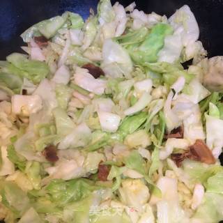 Stir-fried Cabbage with Chives and Oil Residue recipe