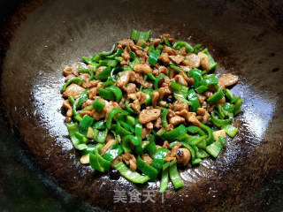 Stir-fried Chicken Thigh with Green Pepper recipe