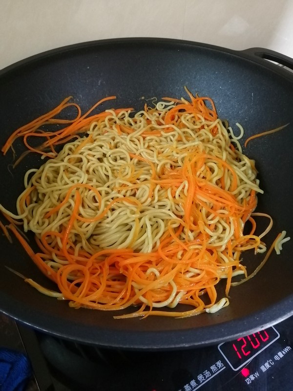 Simple and Delicious~~carrot Fried Noodles recipe