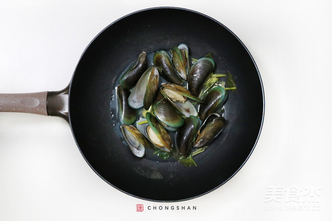 Thai Lemongrass Steamed Mussels recipe