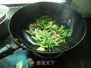 Stir-fried Noodle with Garlic Pork Belly recipe