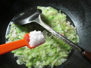 Shredded Pork, Cabbage and Broad Bean Soup recipe