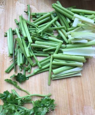 Stir-fried Cilantro Stem with Sausage recipe