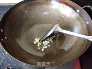 A Good Dish for Nourishing Blood ----- Stir-fried Pork Liver with Spinach recipe
