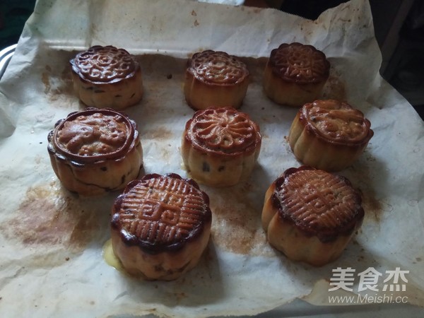 Cantonese-style Black Bean Paste Egg Yolk Mooncakes recipe