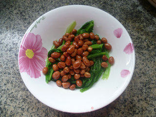 Peanuts Mixed with Lettuce recipe