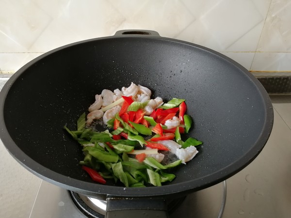 Stir-fried Shrimp with Green Red Pepper in Oyster Sauce recipe