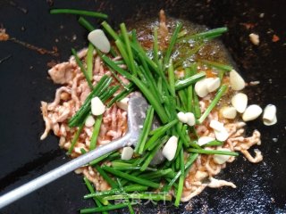 Stir-fried Shredded Pork with Chives recipe