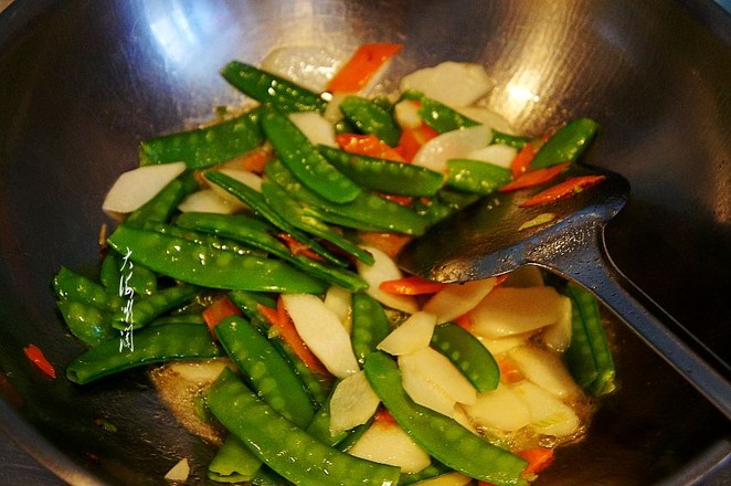 Fried Yam with Snow Peas recipe