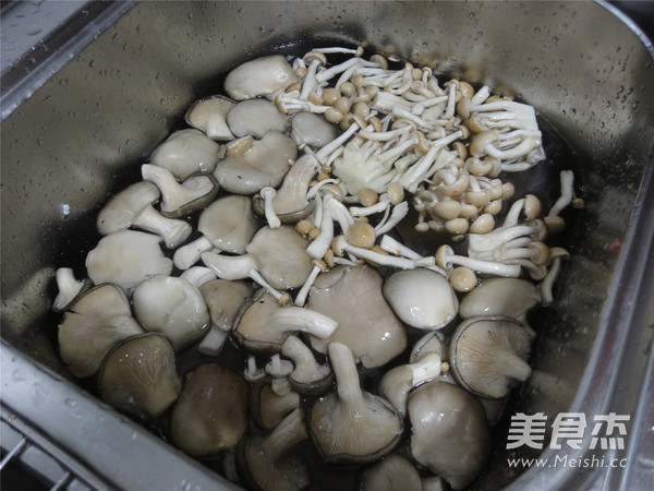 Mushroom Lean Meat Soup recipe