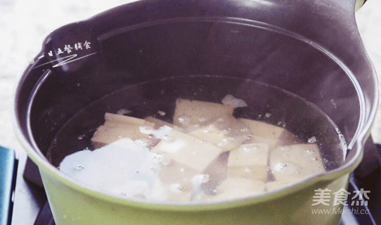 Milky White Crucian Fish Tofu Soup recipe