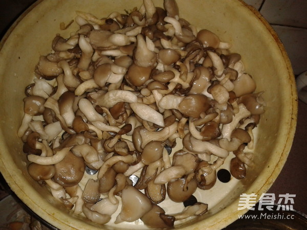 Stir-fried Lettuce with Xiuzhen Mushroom recipe