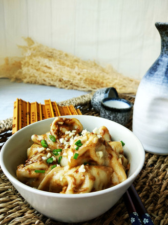 Wontons with Garlic Sesame Sauce recipe