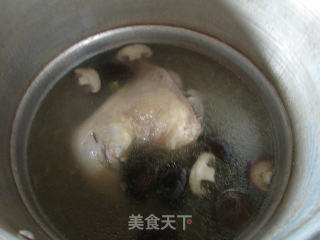 Mushroom and Edamame Chicken Drumstick Soup recipe