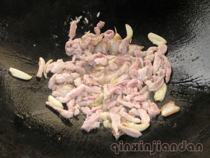 Stir-fried Bracken with Shredded Pork recipe