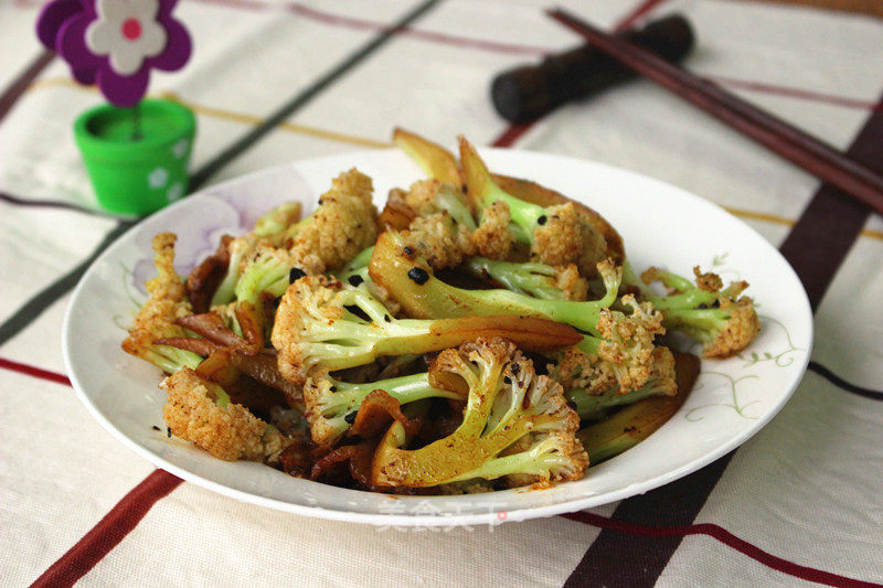 Stir-fried Cauliflower with Bacon and Tempeh recipe