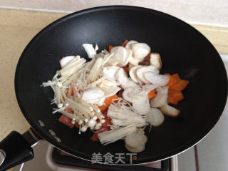 Stir-fried Fresh Mushrooms with Sliced Pork recipe