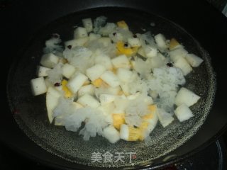 Chuanbei Schisandra, Tremella, Snow Pear Soup recipe