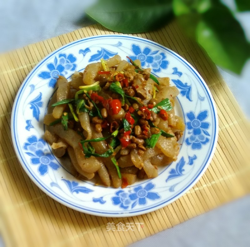 Stir-fried Konjac with Chopped Pepper and Laba Beans recipe