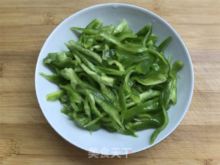 Stir-fried Dried Bamboo Shoots with Green Pepper and Edamame recipe