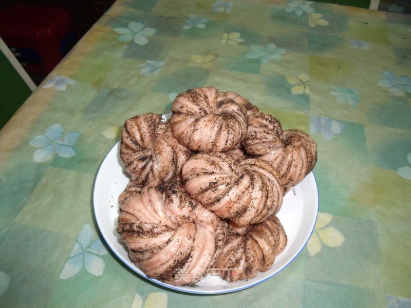 Red Yeast Sesame Flower Roll recipe