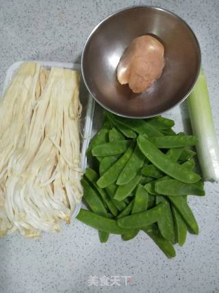 Fried Enoki Mushrooms with Snow Peas recipe