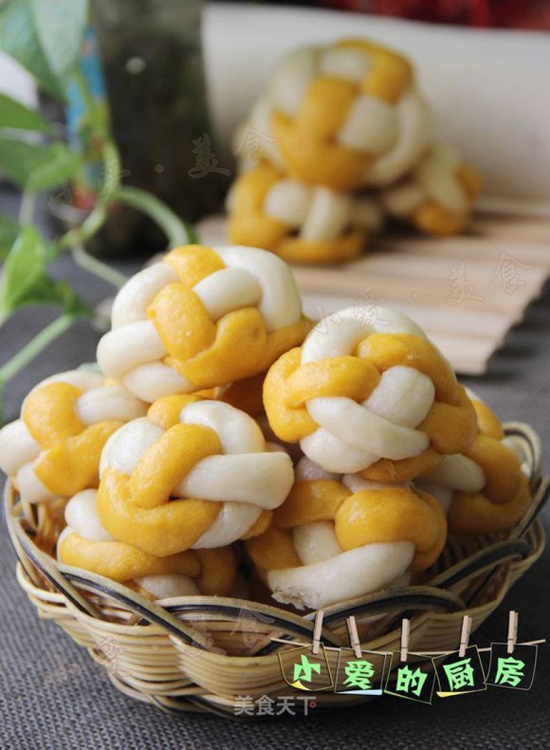 Pumpkin Hydrangea Honey Bean Buns recipe