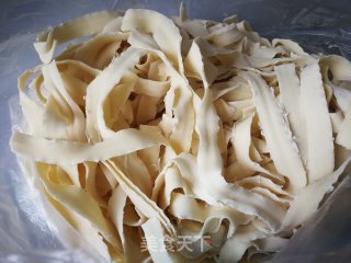 Sliced Noodles with Mushroom Marinated and Knife recipe