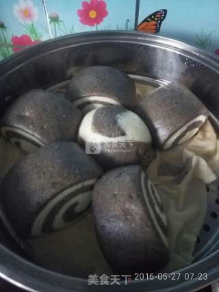 Coarse Grain Steamed Buns-black Sesame Two-color Steamed Buns recipe