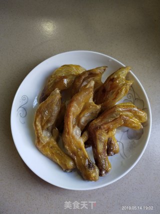 Snail and Duck Feet in Clay Pot recipe