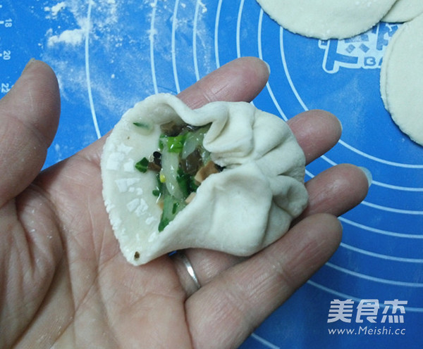 Sesame Oil Shiitake Mushroom and Vegetable Buns recipe