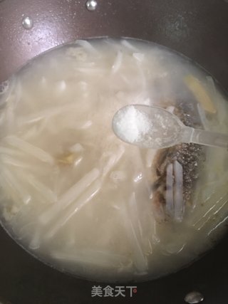 Carp Soup with White Radish recipe