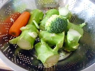 [refreshing Cold Dish] Eating Broccoli Stalks Skillfully---spicy Broccoli Stalks recipe