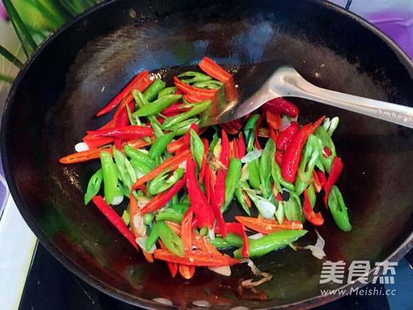 Spicy Stir-fried Clam Meat recipe