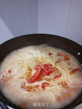 Tomato and Egg Noodles recipe