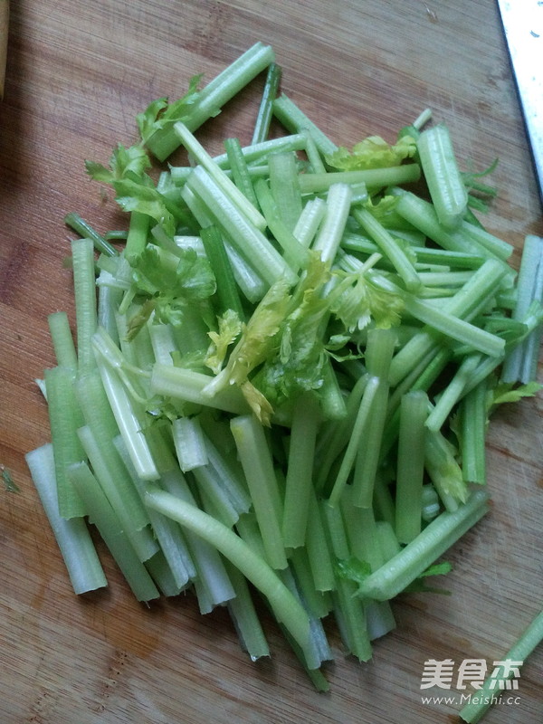 Stir-fried Celery with Barbecued Pork recipe