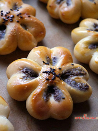 Four-leaf Clover Bread Stuffed with Bean Dregs recipe